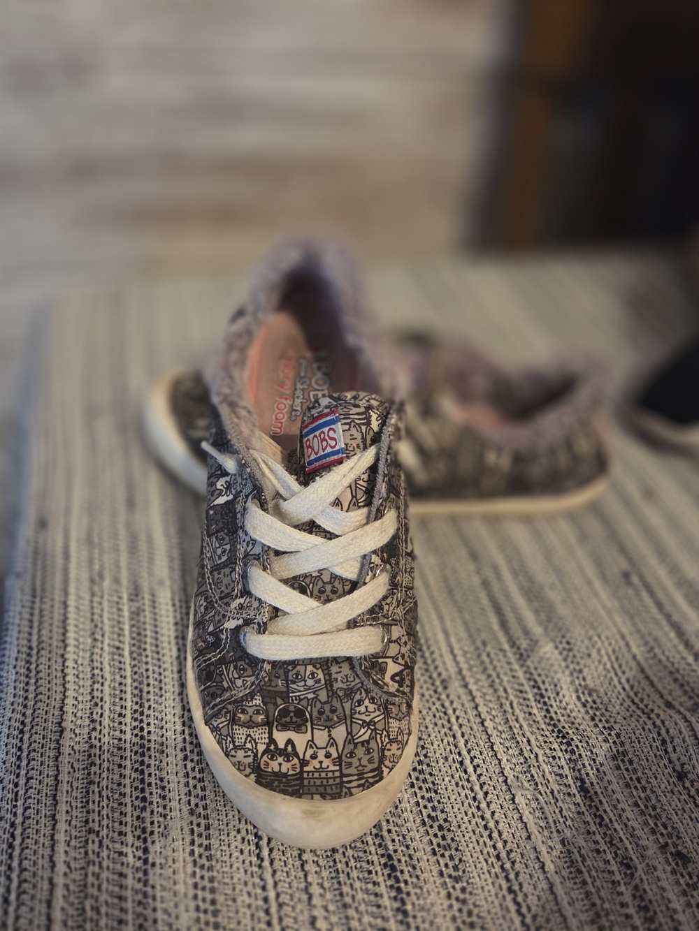 Skechers Womens Cat-Print Canvas Sneakers - Gray & White